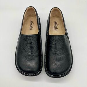 Alegria Women’s Debra clogs in black embossed rose leather